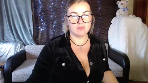 Snapshot of nikaskylink chatting on 10.24.25 Nika online show from 10.24.25