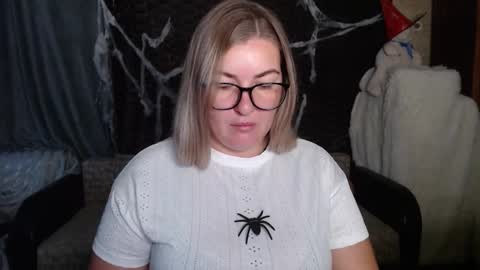 Snapshot of nikaskylink chatting on 10.30.25 Nika online show from 10.30.25