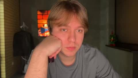 Snapshot of nikceline chatting on 12.20.25 Celine online show from 12.20.25