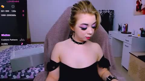nikigoddesss online show from 04.30.26