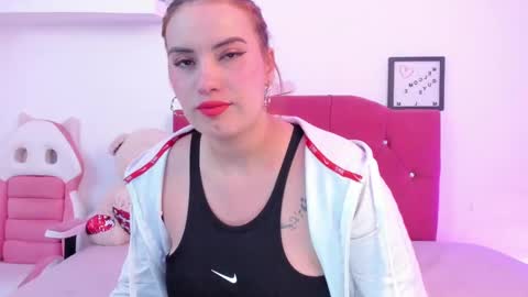 Snapshot of nikii_28 chatting on 01.11.25 Nikii  online show from 01.11.25