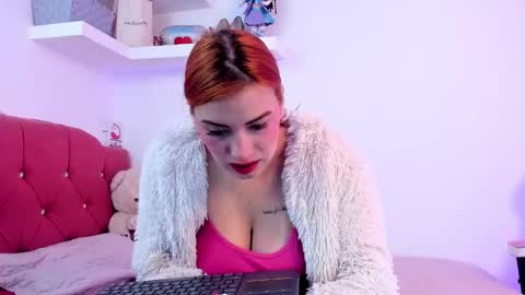 Snapshot of nikii_28 chatting on 03.05.25 Nikii  online show from 03.05.25