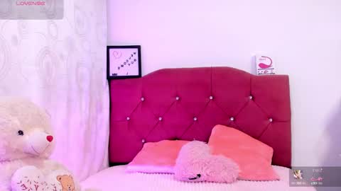 Snapshot of nikii_28 chatting on 09.11.25 Nikii  online show from 09.11.25