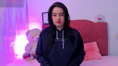 Snapshot of nikii_28 chatting on 10.11.25 Nikii  online show from 10.11.25