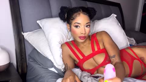 Snapshot of nikitalove104 chatting on 10.05.25 nikitalove104 online show from 10.05.25