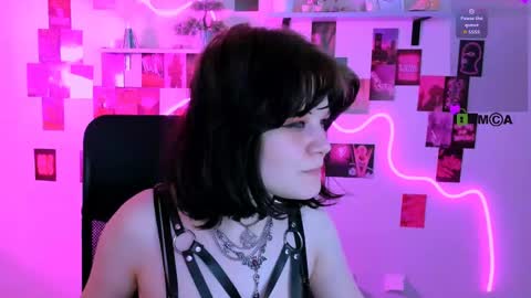 nikki_kiss_ online show from 04.25.26