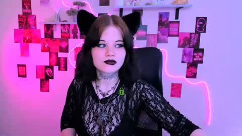 nikki_kiss_ online show from 05.25.26