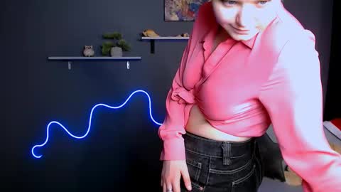 Snapshot of nikol_kitt chatting on 02.09.25 Little Niko  Help me reach my goals online show from 02.09.25