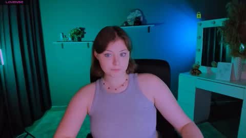Snapshot of nikol_kitt chatting on 09.22.25 Little Niko  Help me reach my goals online show from 09.22.25