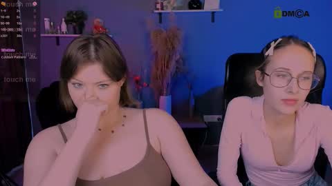 Snapshot of nikol_kitt chatting on 10.19.25 Little Niko  Help me reach my goals online show from 10.19.25