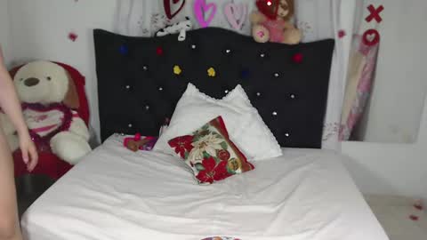 Snapshot of nikol_winick chatting on 02.16.25 nikol_winick online show from 02.16.25