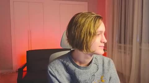 Snapshot of nikompell chatting on 01.26.25 niko online show from 01.26.25