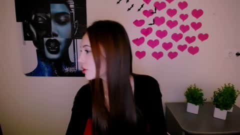 Snapshot of nikonara_ chatting on 12.21.24 nikonara_ online show from 12.21.24