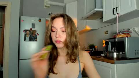 Snapshot of niky_jess chatting on 02.09.25 Veronica online show from 02.09.25