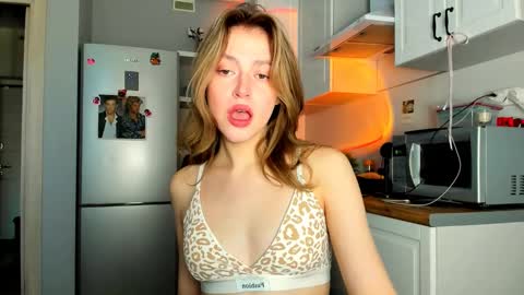 Snapshot of niky_jess chatting on 02.26.25 Veronica online show from 02.26.25