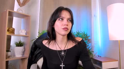 Snapshot of niky_jess chatting on 04.25.26 Veronica online show from 04.25.26