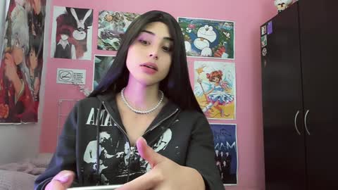 Nikylaine online show from 12.16.24