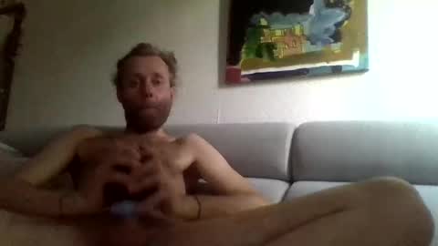 Snapshot of nilsberlin99 chatting on 10.28.25 nilsberlin99 online show from 10.28.25