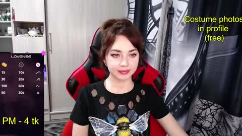 Snapshot of nimfeya chatting on 10.27.25 Nimfeya online show from 10.27.25