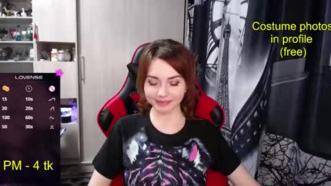 Snapshot of nimfeya chatting on 11.24.25 Nimfeya online show from 11.24.25