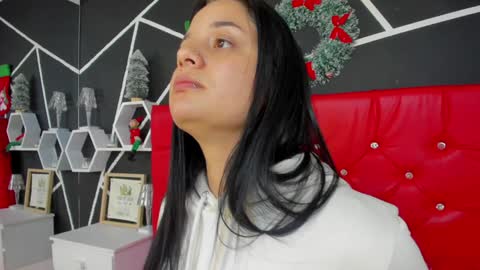 Snapshot of nina_cute06 chatting on 12.28.24 Nina online show from 12.28.24