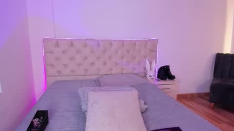 Nina Fox  online show from 03.27.26