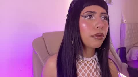 Nina Fox  online show from 07.22.26