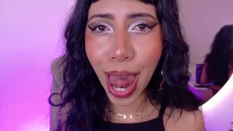 Nina Fox  online show from 07.25.26