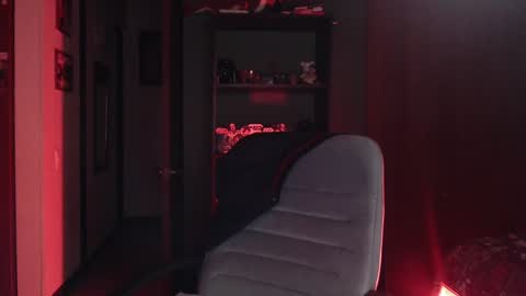 Snapshot of nina_moonbeam chatting on 12.26.24 Nina Moon online show from 12.26.24