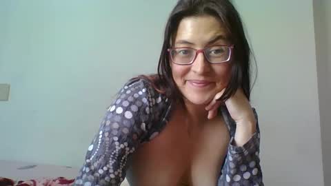 Snapshot of nina_petit chatting on 12.04.24 Nina online show from 12.04.24