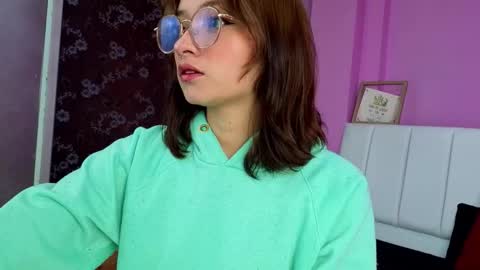 Snapshot of nina_sweetdoll chatting on 11.10.25 Nina online show from 11.10.25