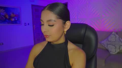Snapshot of ninablumm chatting on 09.19.25 Nina online show from 09.19.25
