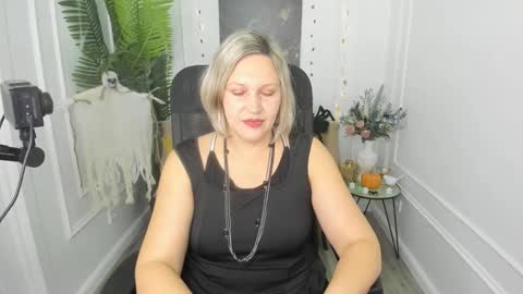 Snapshot of ninastarle chatting on 10.17.25 ninastarle online show from 10.17.25