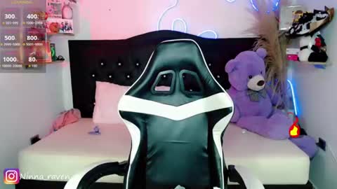 Snapshot of ninna_raven chatting on 06.26.26 Ninna online show from 06.26.26