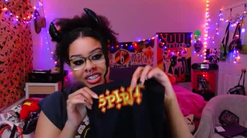 Snapshot of nintendhoe_ chatting on 10.14.25 kiwi online show from 10.14.25