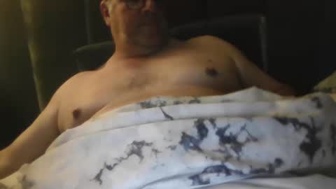 Snapshot of nipplepain007 chatting on 04.28.26 nipplepain007 online show from 04.28.26