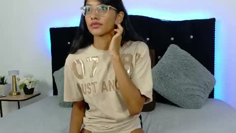 Nira Lux online show from 06.17.26