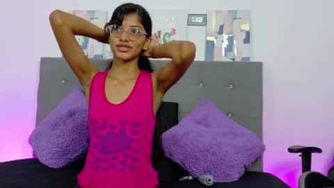 Nira Lux online show from 06.25.26