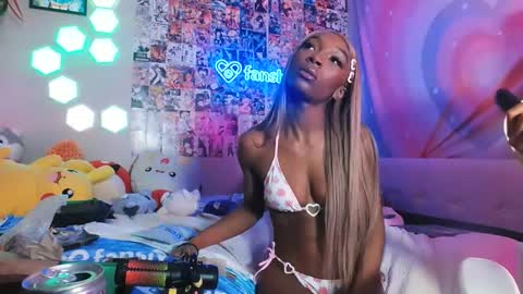 Snapshot of niviawolfe chatting on 12.12.24 NIVIA WOLFE online show from 12.12.24