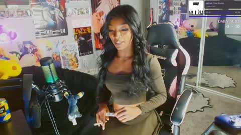 Snapshot of niviawolfe chatting on 02.13.25 NIVIA WOLFE online show from 02.13.25