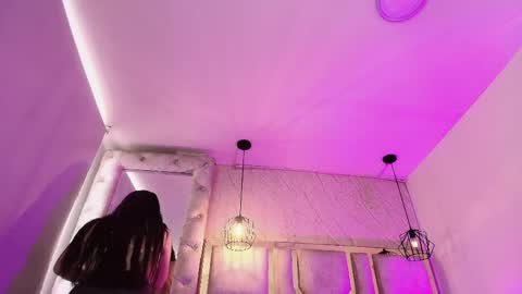  V I C T O R I A   online show from 05.20.26