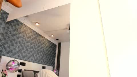 Snapshot of noabrowm chatting on 03.10.25 noah online show from 03.10.25