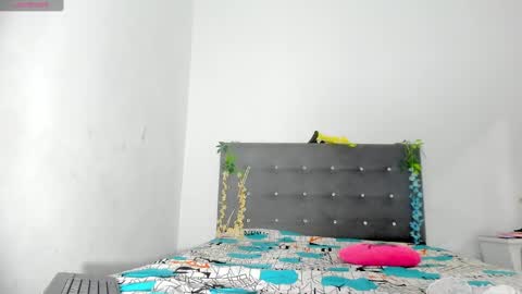 Snapshot of noabrowm chatting on 09.18.25 noah online show from 09.18.25