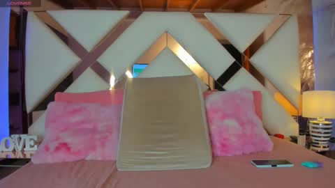 Sara  online show from 02.25.25