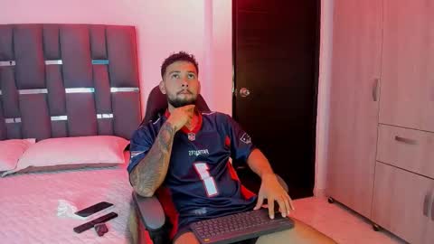 Snapshot of noah_corvelle chatting on 11.10.25 NOAH online show from 11.10.25