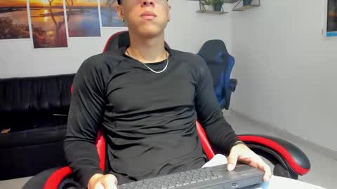 noah_flynn1 online show from 02.18.26