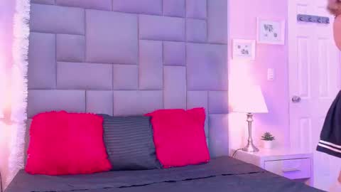 Snapshot of noahbells chatting on 12.21.25 Noah online show from 12.21.25