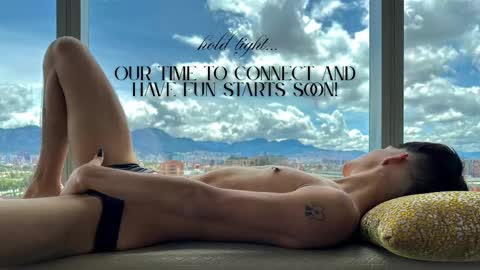 Snapshot of noahh_th03 chatting on 09.11.25 Noah online show from 09.11.25