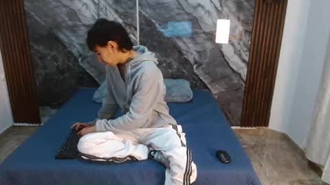 Snapshot of noahwalker__ chatting on 04.15.26 online show from 04.15.26