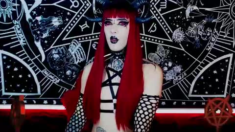 Snapshot of noamy_666 chatting on 12.19.24 caroline online show from 12.19.24